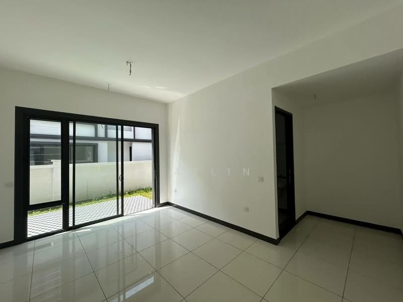 Semi-Detached House for Sale in Shah Alam (Selangor) - R Azlin - Living Room - PropertyGuru.com.my