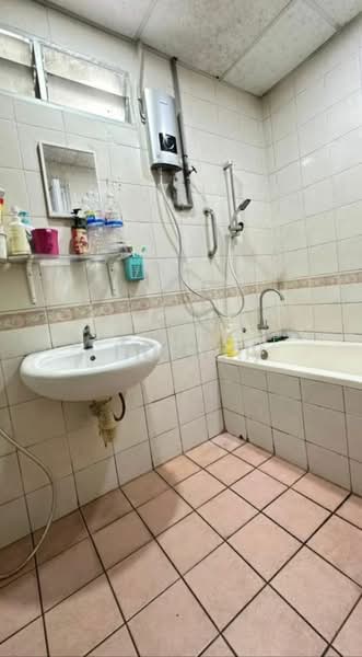 Condominium for Sale at Putra Place Condominium - Stephanie Lim - Bathroom - PropertyGuru.com.my