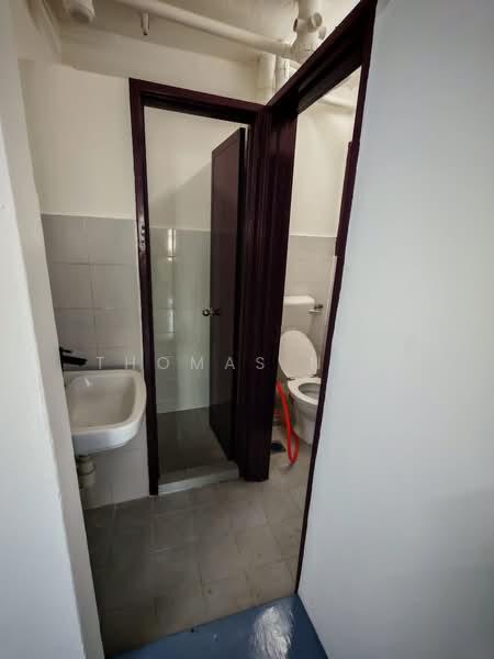 Pangsapuri untuk Dijual di Pangsapuri Seri Mutiara - Thomas Ngu - Bathroom - PropertyGuru.com.my
