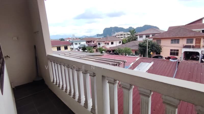 Shop / Office for Rent in Selayang (Batu Caves) - Vincent wong - Balcony - PropertyGuru.com.my