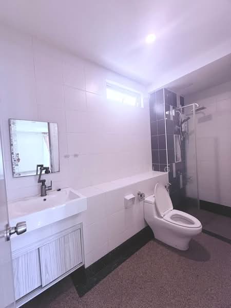 Service Residence for Sale at D'Ambience Residences (Pangsapuri Ikatan Flora) - Evie Song - Bathroom - PropertyGuru.com.my