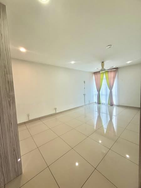 Service Residence for Sale at D'Ambience Residences (Pangsapuri Ikatan Flora) - Evie Song - Living Room - PropertyGuru.com.my