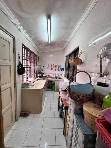 1.5-storey Terraced House for Sale in Taman Pelangi Indah (Ulu Tiram) - Jayden Ng - Kitchen - PropertyGuru.com.my