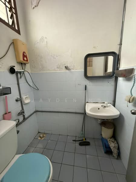 1.5-storey Terraced House for Sale in Taman Pelangi Indah (Ulu Tiram) - Jayden Ng - Bathroom - PropertyGuru.com.my