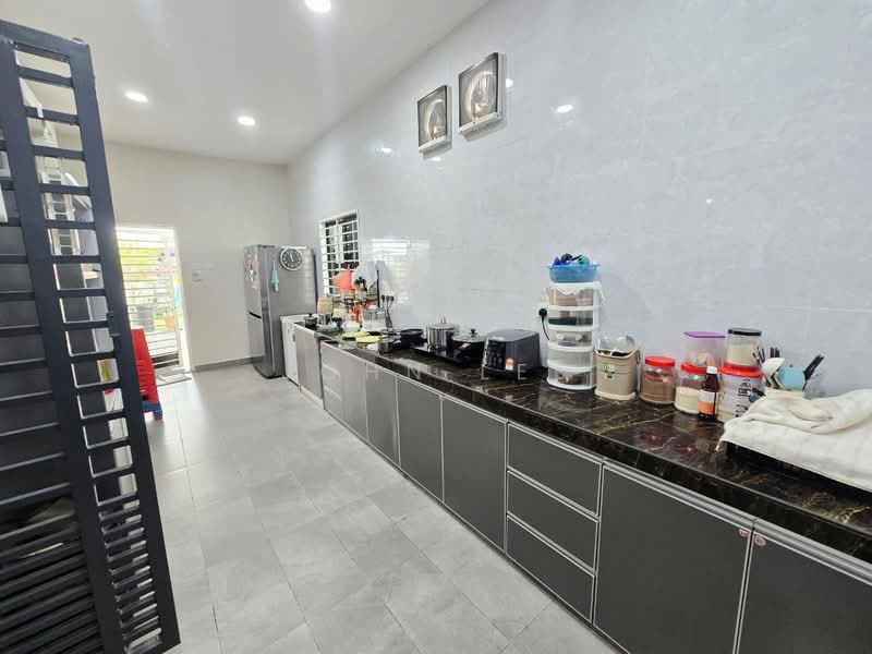 Semi-Detached House for Sale in Bandar Kinrara Seksyen 8 (Bandar Kinrara) - John Lee - Kitchen - PropertyGuru.com.my