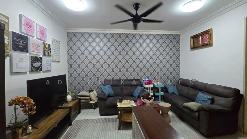 3-storey Terraced House for Sale in Taman Subang Mas (Subang Jaya) - Adi Zulkarnaen - Living Room - PropertyGuru.com.my