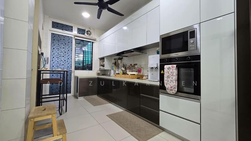 3-storey Terraced House for Sale in Taman Subang Mas (Subang Jaya) - Adi Zulkarnaen - Kitchen - PropertyGuru.com.my