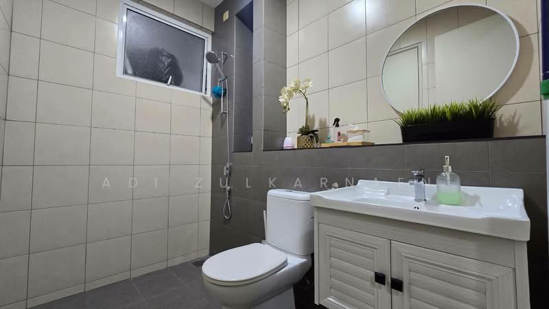3-storey Terraced House for Sale in Taman Subang Mas (Subang Jaya) - Adi Zulkarnaen - Bathroom - PropertyGuru.com.my