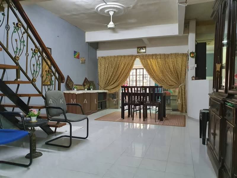 2-storey Terraced House for Sale in Kuala Lumpur (Kuala Lumpur) - Akmal Zakaria - Living Room - PropertyGuru.com.my