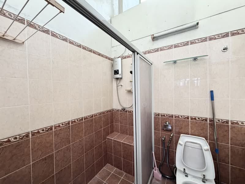 2-storey Terraced House for Sale in Taman Desa (Kuala Lumpur) - Alex Loh - Bathroom - PropertyGuru.com.my
