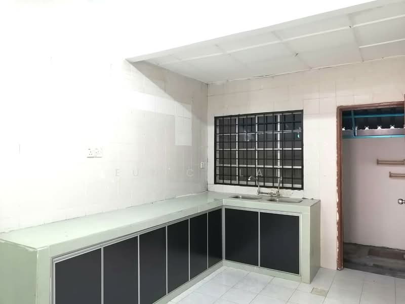 Bukit Rahman Putra untuk Untuk Disewa - RM 1,650 /bulan, Mac 2026 - Kitchen - PropertyGuru.com.my