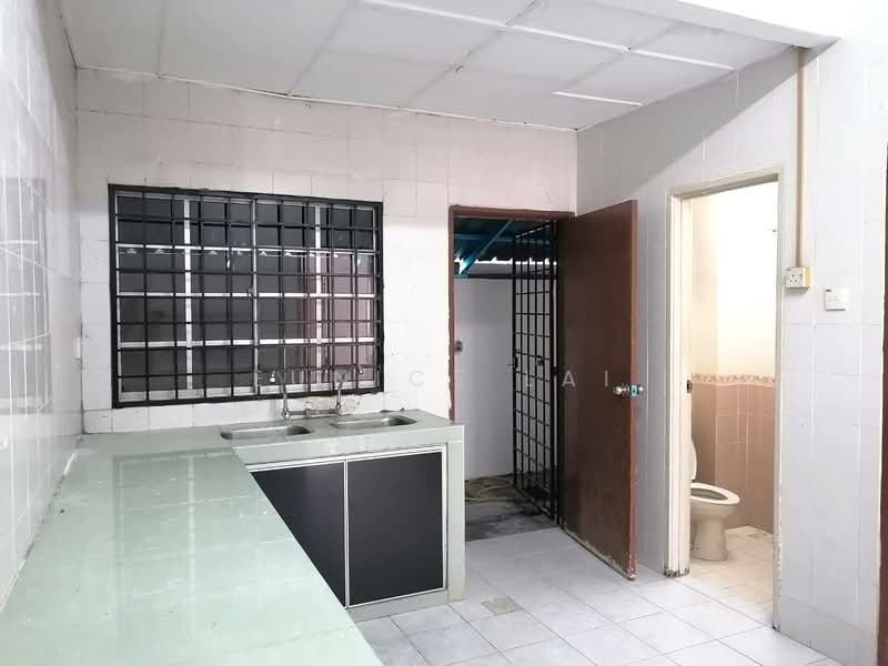 Bukit Rahman Putra untuk Untuk Disewa - RM 1,650 /bulan, Mac 2026 - Kitchen - PropertyGuru.com.my