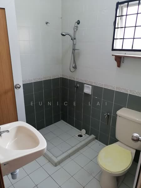 Bukit Rahman Putra untuk Untuk Disewa - RM 1,650 /bulan, Mac 2026 - Bathroom - PropertyGuru.com.my