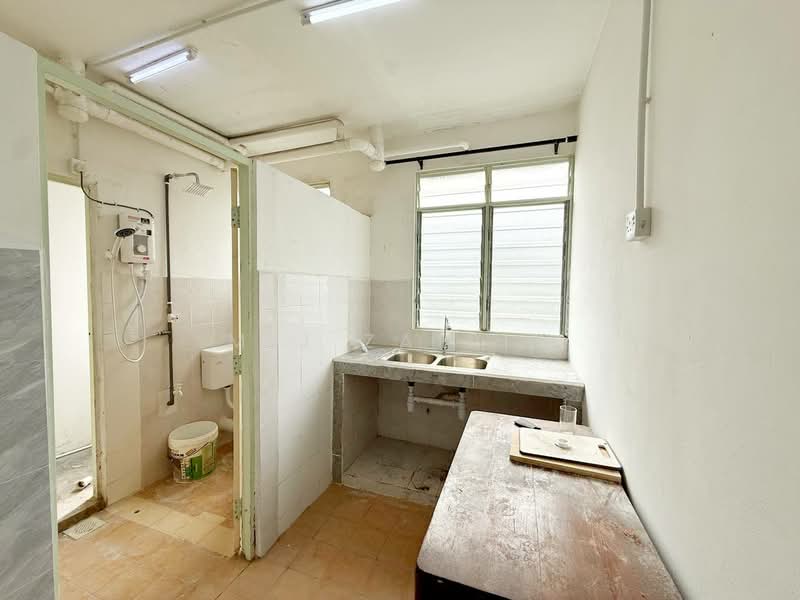Flat for Rent at Desa Lembah Permai - M.J Zairin - Kitchen - PropertyGuru.com.my