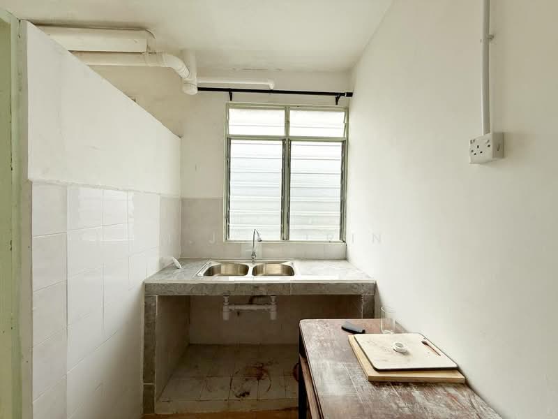 Flat for Rent at Desa Lembah Permai - M.J Zairin - Kitchen - PropertyGuru.com.my