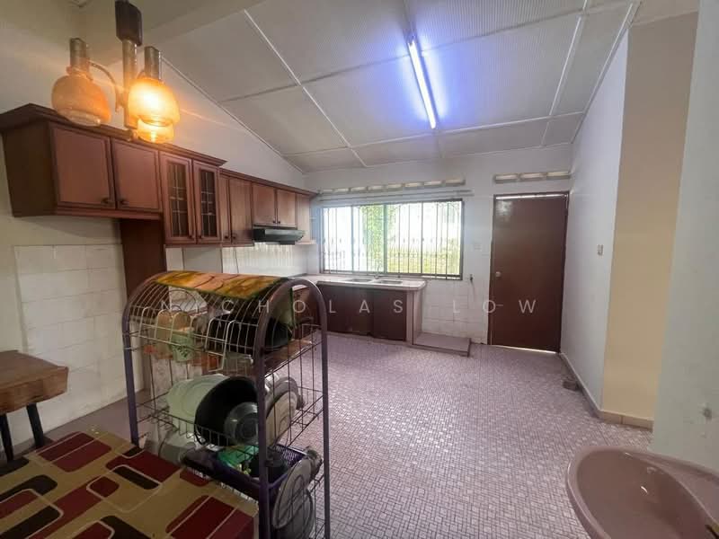 Semi-Detached House for Rent in Taman Sentosa (Johor Bahru) - Nicholas Low - Kitchen - PropertyGuru.com.my