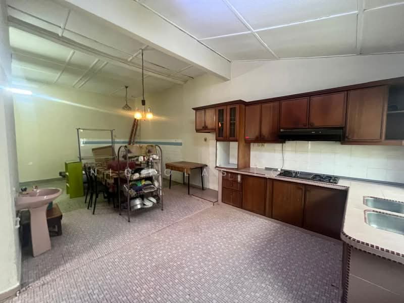 Semi-Detached House for Rent in Taman Sentosa (Johor Bahru) - Nicholas Low - Kitchen - PropertyGuru.com.my