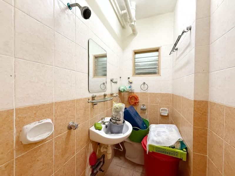 Apartment for Sale at Pangsapuri Permai Puteri - M.J Zairin - Bathroom - PropertyGuru.com.my