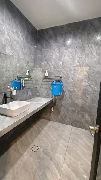 2.5-storey Terraced House for Sale in Bandar Seri Alam (Masai) - Marcus Loh - Bathroom - PropertyGuru.com.my