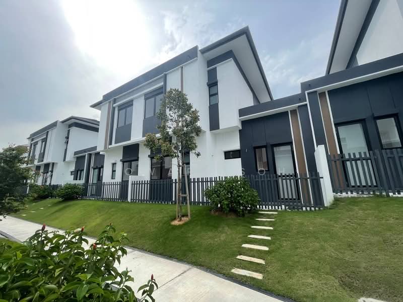 Semi-Detached House for Sale in Setia Alam (Selangor) - Howard Soh - Exterior - PropertyGuru.com.my