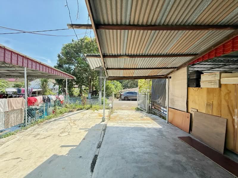 1-storey Terraced House for Sale in Taman Cheng Jaya (Cheng) - M.J Zairin - Exterior - PropertyGuru.com.my