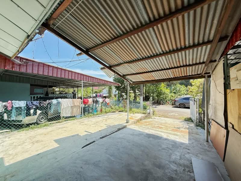 1-storey Terraced House for Sale in Taman Cheng Jaya (Cheng) - M.J Zairin - Exterior - PropertyGuru.com.my