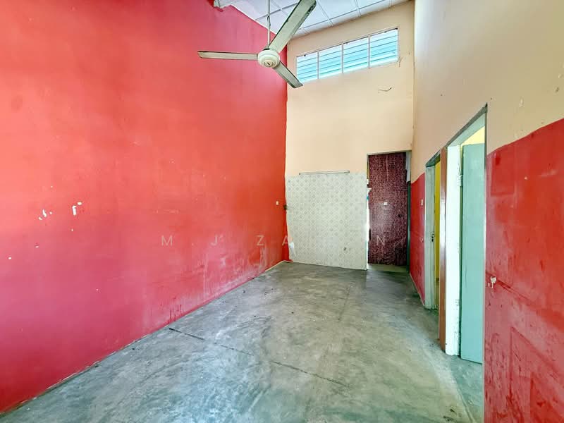 1-storey Terraced House for Sale in Taman Cheng Jaya (Cheng) - M.J Zairin - Interior - PropertyGuru.com.my