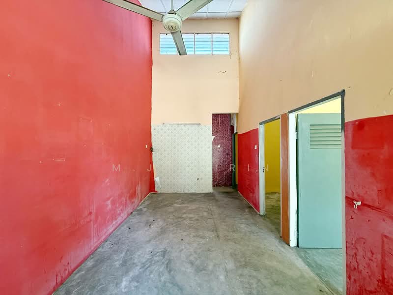 1-storey Terraced House for Sale in Taman Cheng Jaya (Cheng) - M.J Zairin - Interior - PropertyGuru.com.my