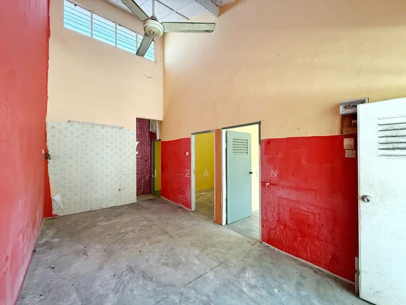 1-storey Terraced House for Sale in Taman Cheng Jaya (Cheng) - M.J Zairin - Interior - PropertyGuru.com.my