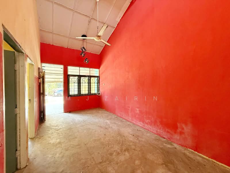 1-storey Terraced House for Sale in Taman Cheng Jaya (Cheng) - M.J Zairin - Interior - PropertyGuru.com.my