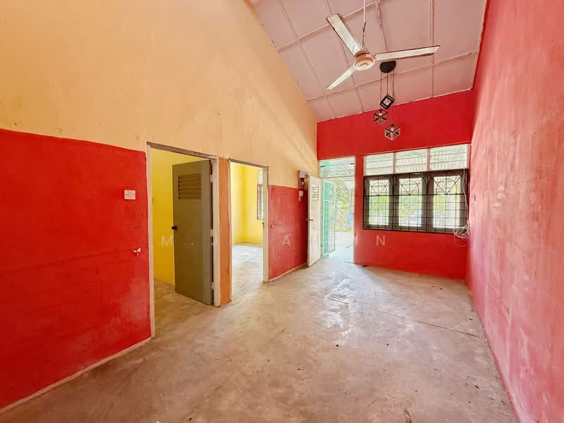 1-storey Terraced House for Sale in Taman Cheng Jaya (Cheng) - M.J Zairin - Interior - PropertyGuru.com.my