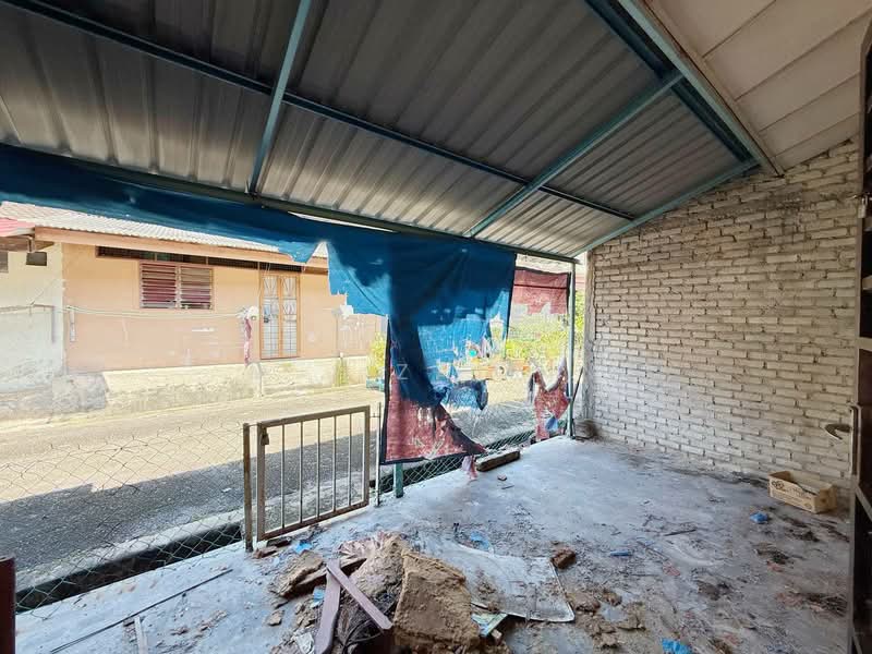 1-storey Terraced House for Sale in Taman Cheng Jaya (Cheng) - M.J Zairin - Exterior - PropertyGuru.com.my