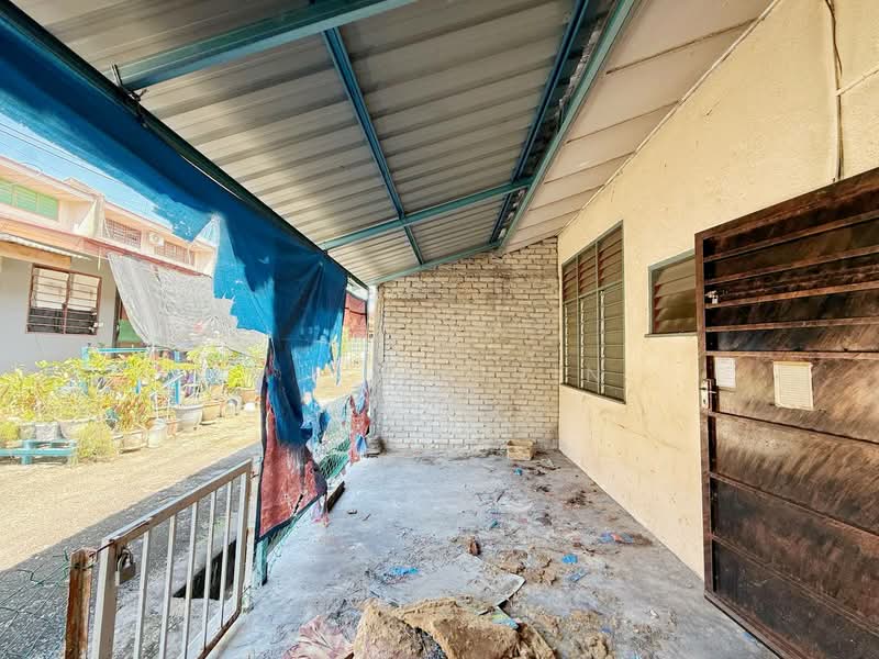 1-storey Terraced House for Sale in Taman Cheng Jaya (Cheng) - M.J Zairin - Exterior - PropertyGuru.com.my