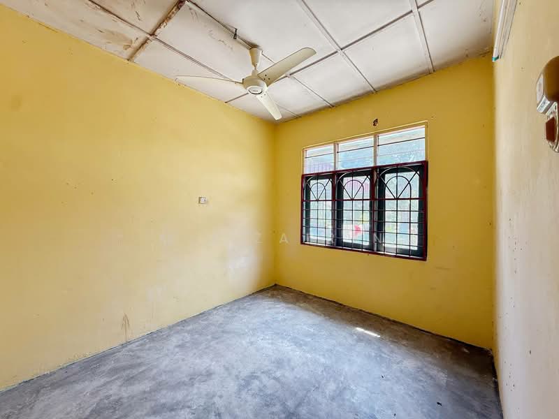 1-storey Terraced House for Sale in Taman Cheng Jaya (Cheng) - M.J Zairin - Interior - PropertyGuru.com.my