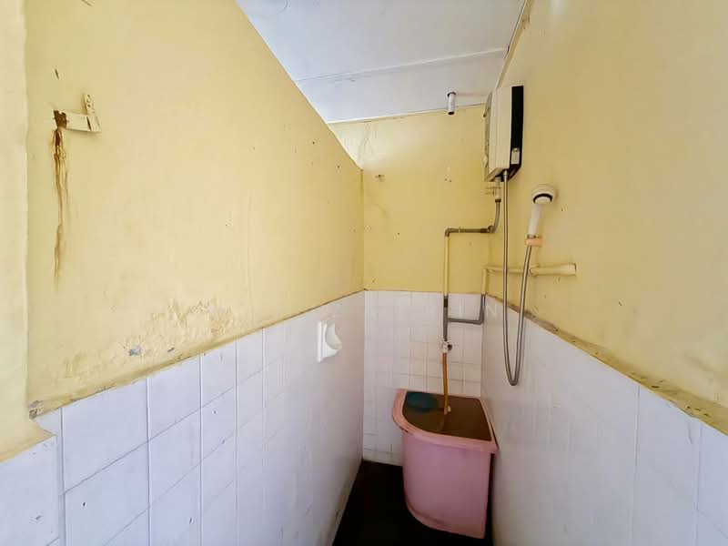 1-storey Terraced House for Sale in Taman Cheng Jaya (Cheng) - M.J Zairin - Bathroom - PropertyGuru.com.my