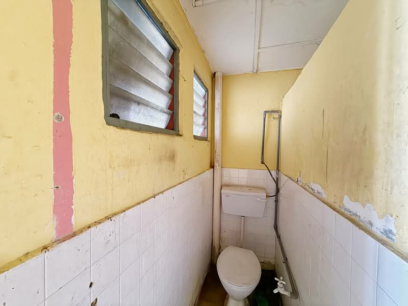 1-storey Terraced House for Sale in Taman Cheng Jaya (Cheng) - M.J Zairin - Bathroom - PropertyGuru.com.my