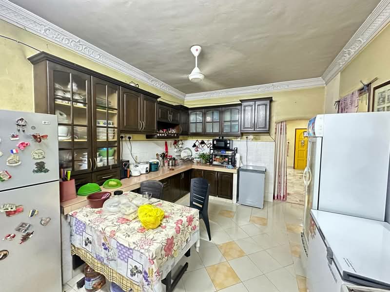 2-storey Terraced House for Sale in Seksyen 8 (Shah Alam) - Izzati Mat - Kitchen - PropertyGuru.com.my