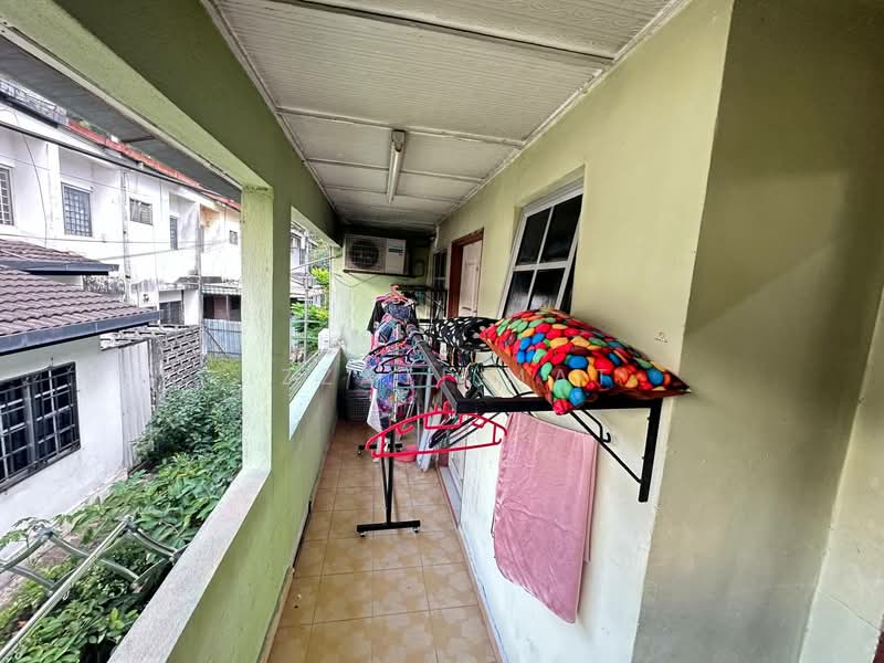 2-storey Terraced House for Sale in Seksyen 8 (Shah Alam) - Izzati Mat - Balcony - PropertyGuru.com.my