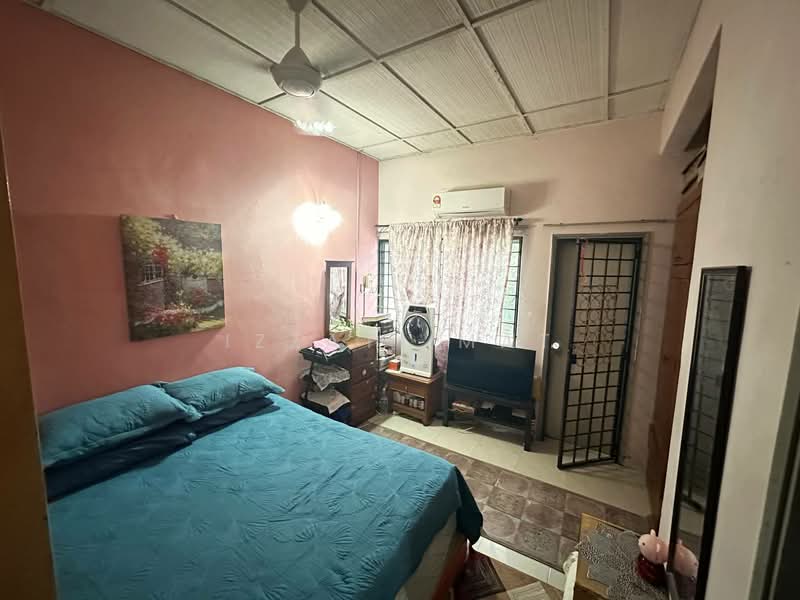 2-storey Terraced House for Sale in Seksyen 8 (Shah Alam) - Izzati Mat - Bedroom - PropertyGuru.com.my