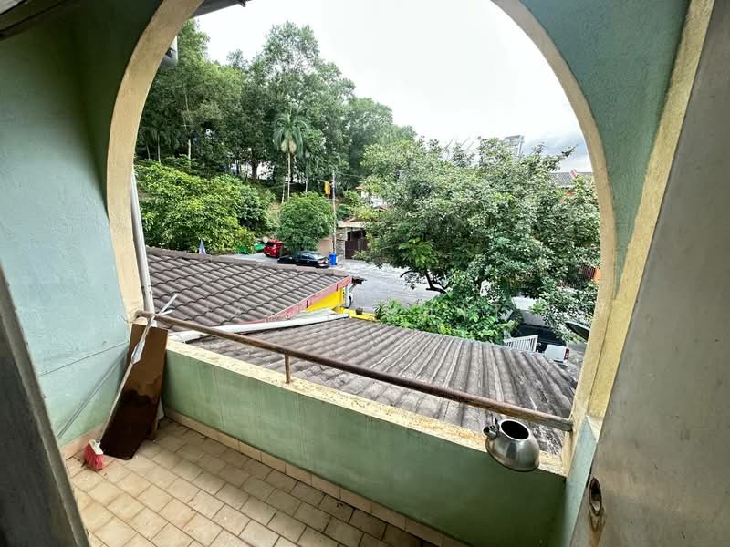 2-storey Terraced House for Sale in Seksyen 8 (Shah Alam) - Izzati Mat - Balcony - PropertyGuru.com.my