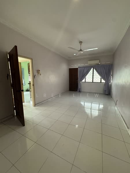 2-storey Terraced House for Sale in Taman Pelangi (Johor Bahru) - Albee Liew - Living Room - PropertyGuru.com.my