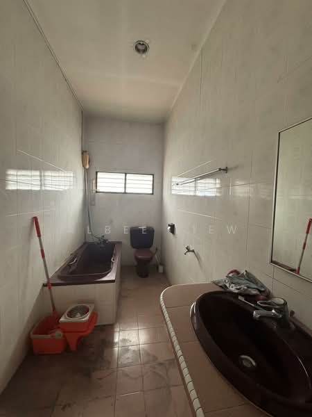 2-storey Terraced House for Sale in Taman Pelangi (Johor Bahru) - Albee Liew - Bathroom - PropertyGuru.com.my