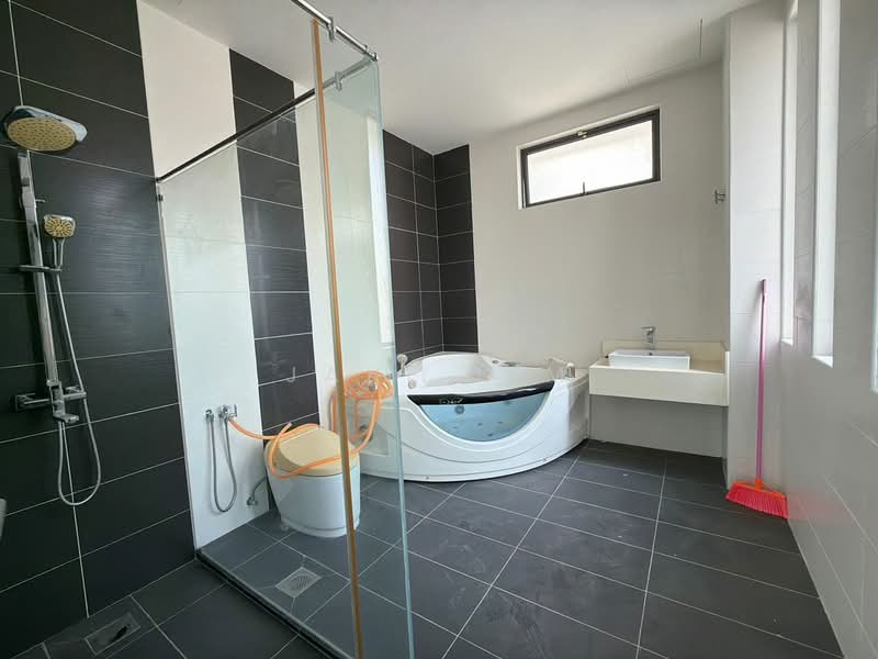 Bungalow for Sale in Taman Wira Mutiara (Kajang) - Jake Lim - Bathroom - PropertyGuru.com.my