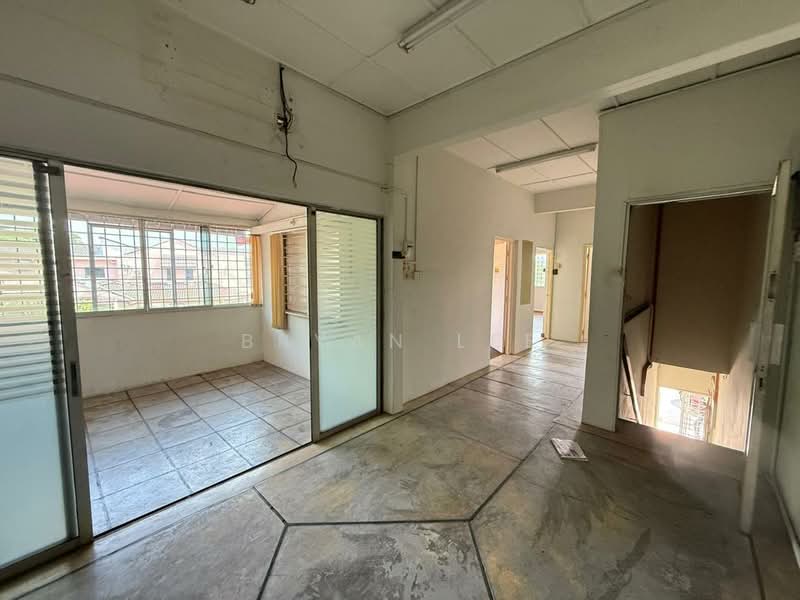 Shop for Rent in Subang Jaya (Selangor) - Bryan Lee - Corridor - PropertyGuru.com.my
