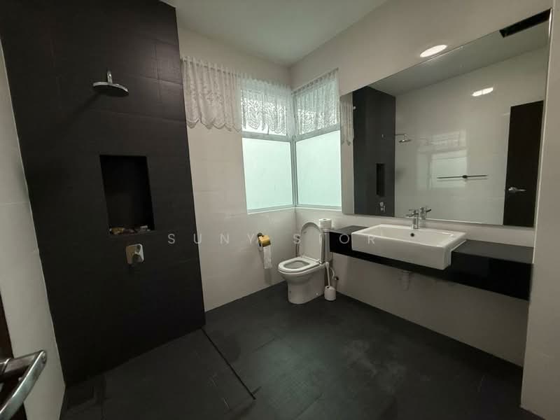 Semi-Detached House for Rent in Senibong (Permas Jaya) - Suny Sior - Bathroom - PropertyGuru.com.my
