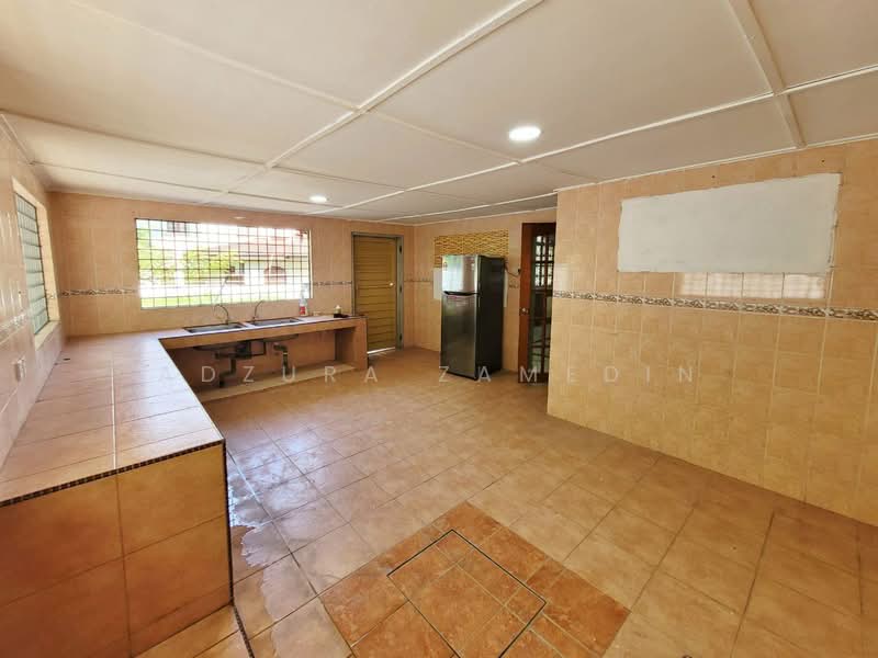 Bungalow House for Sale in Seksyen 6 (Kota Damansara) - Adzura Zamedin - Kitchen - PropertyGuru.com.my