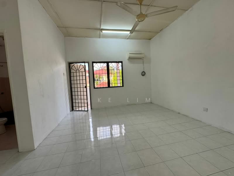 2-storey Terraced House for Sale in Sungai Long (Bandar Sungai Long) - Jake Lim - Living Room - PropertyGuru.com.my