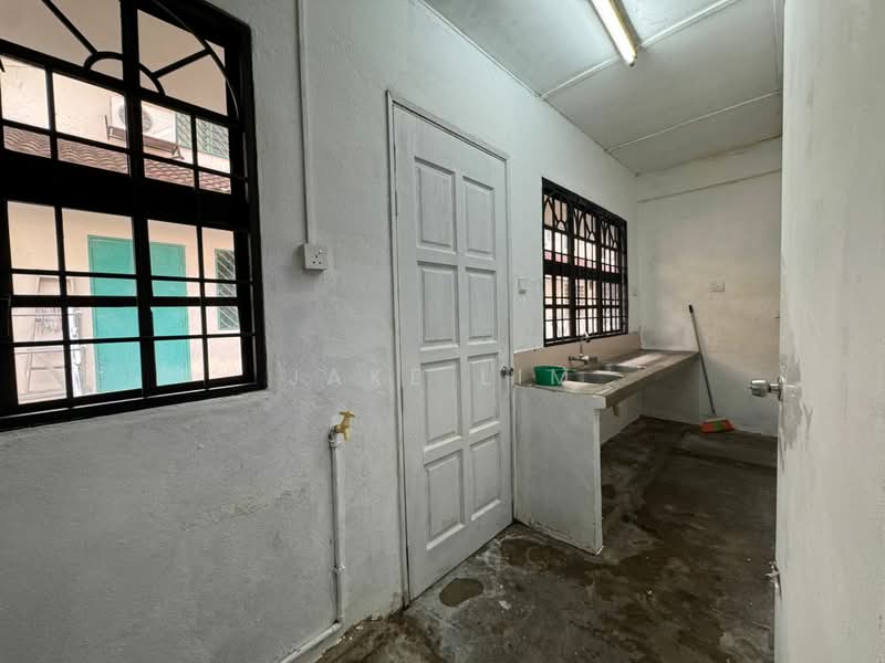 2-storey Terraced House for Sale in Sungai Long (Bandar Sungai Long) - Jake Lim - Kitchen - PropertyGuru.com.my