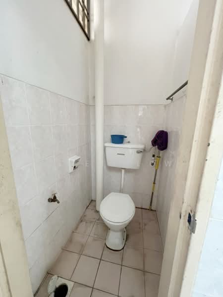 2-storey Terraced House for Sale in Taman Putri Kulai (Kulai) - Serene Low - Bathroom - PropertyGuru.com.my
