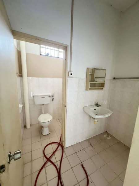 2-storey Terraced House for Sale in Taman Putri Kulai (Kulai) - Serene Low - Bathroom - PropertyGuru.com.my